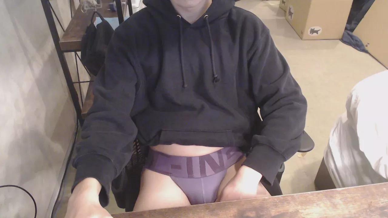 000ccvv999 on Cam4 