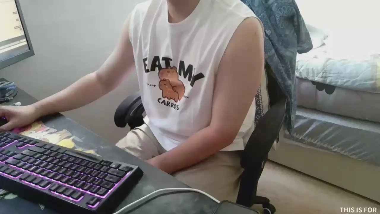 Offline 23355663 on Cam4