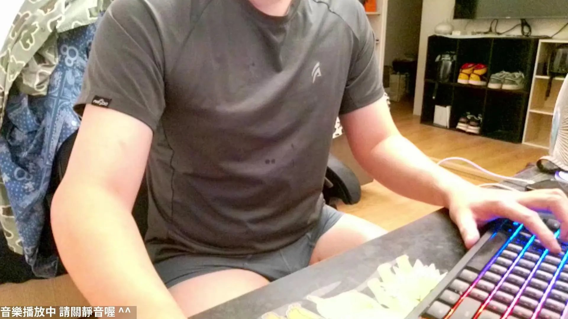 Offline 23355663 on Cam4