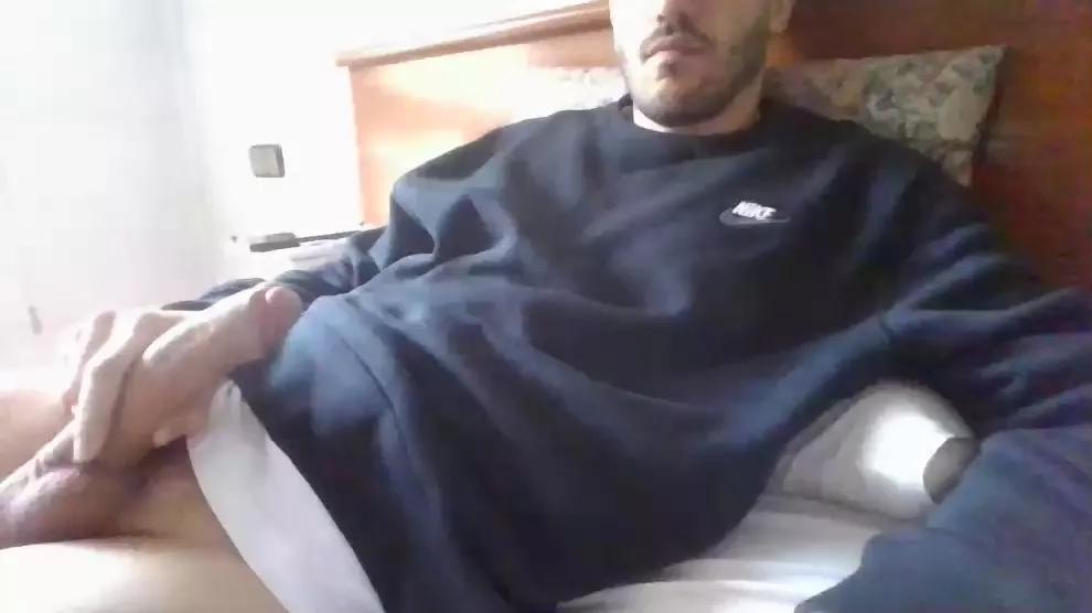 Alvarobcn34 on Cam4 
