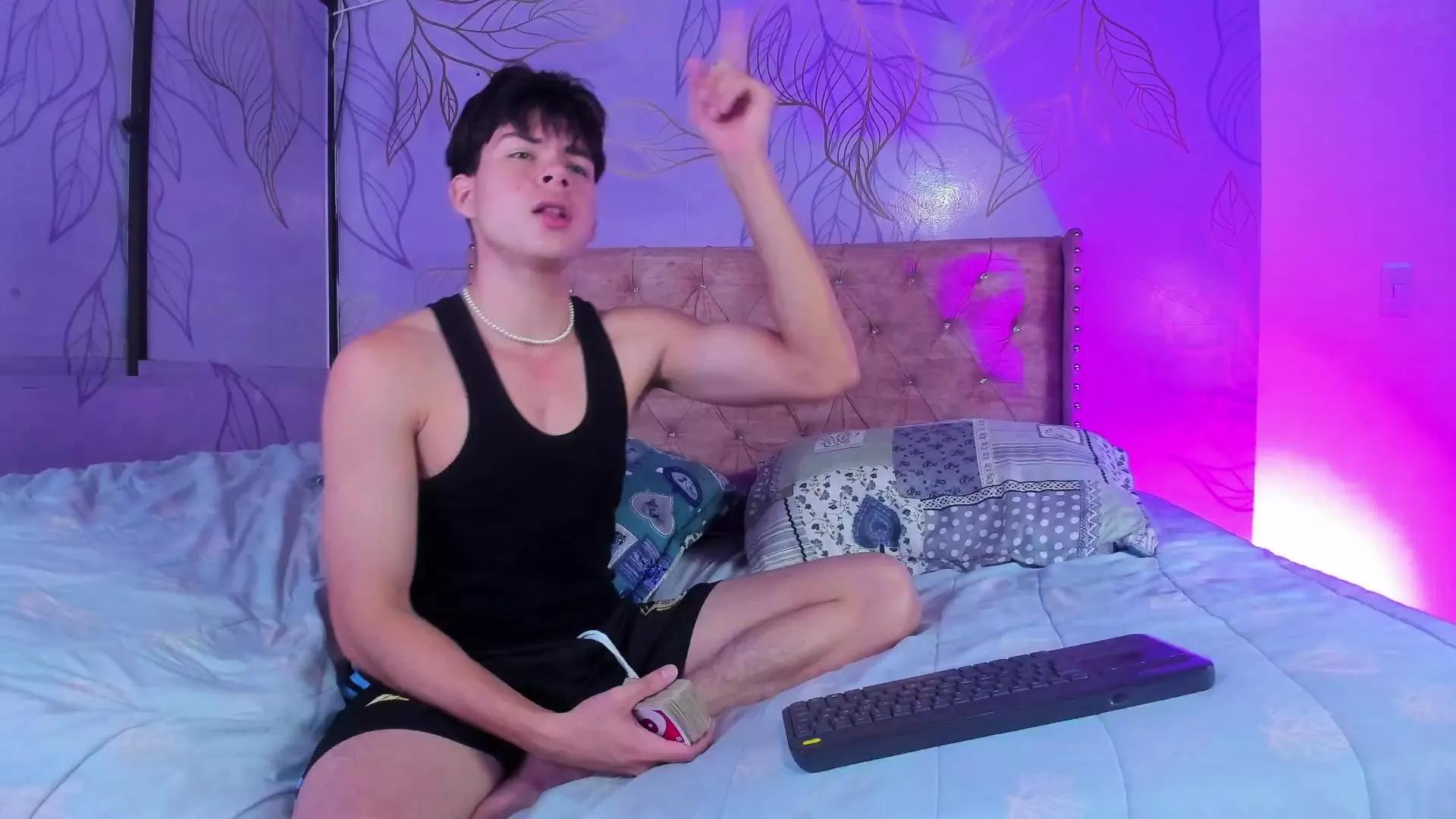 Angel_boyy2 on Cam4 