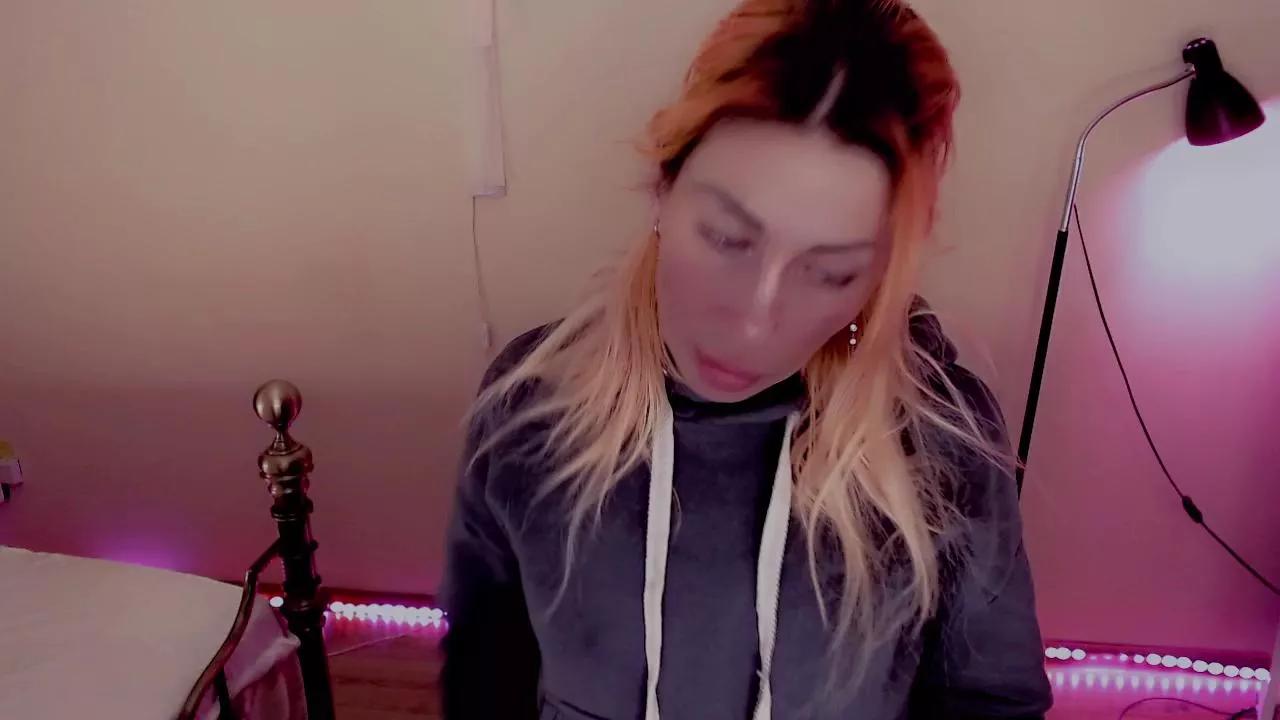 AnnieGOld on Cam4 