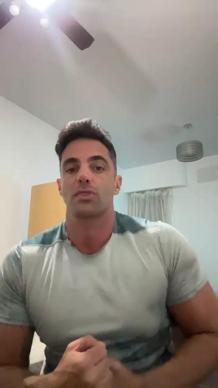 Apolomaxx on Cam4 