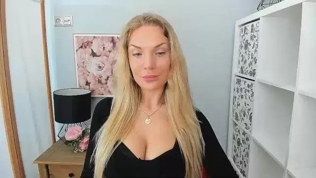 Offline AulloraDoll on Cam4