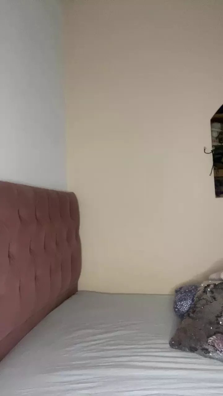 Offline bella_08 on Cam4