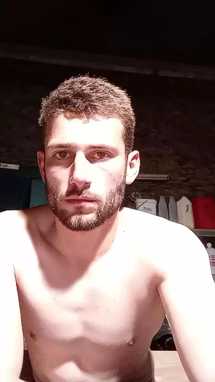 Benitoushow on Cam4 