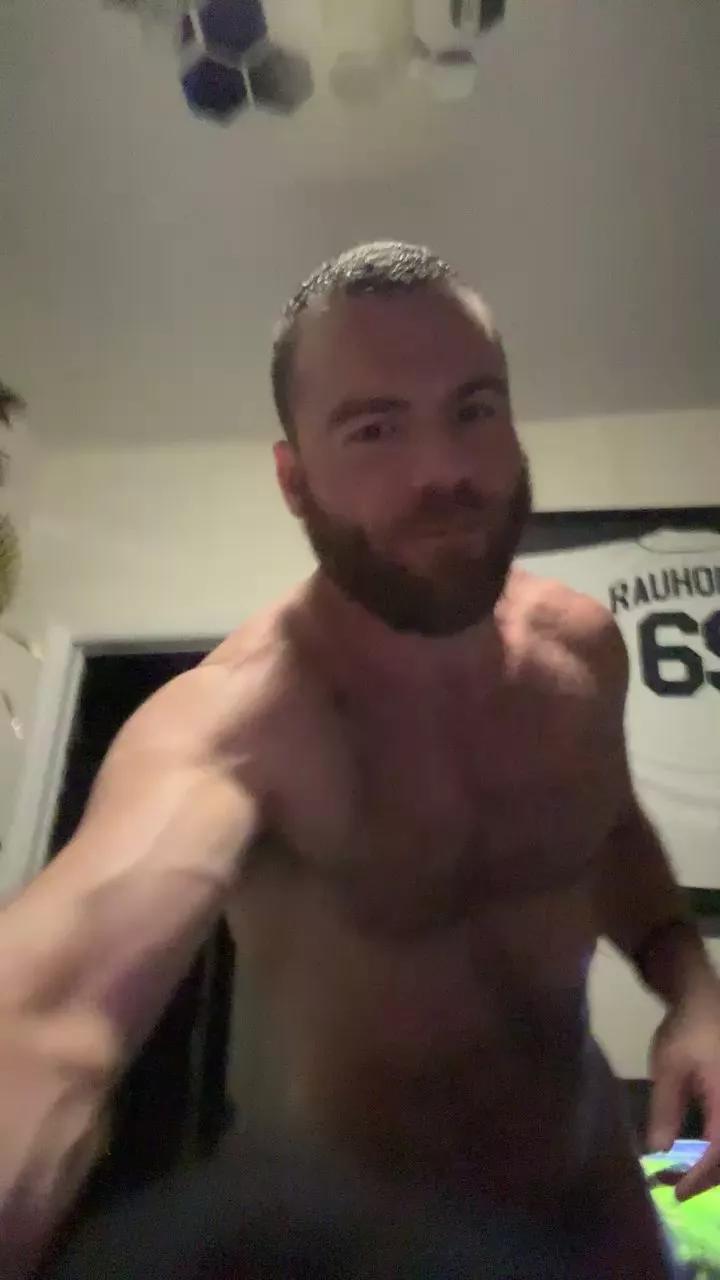 Bighairytopping on Cam4 