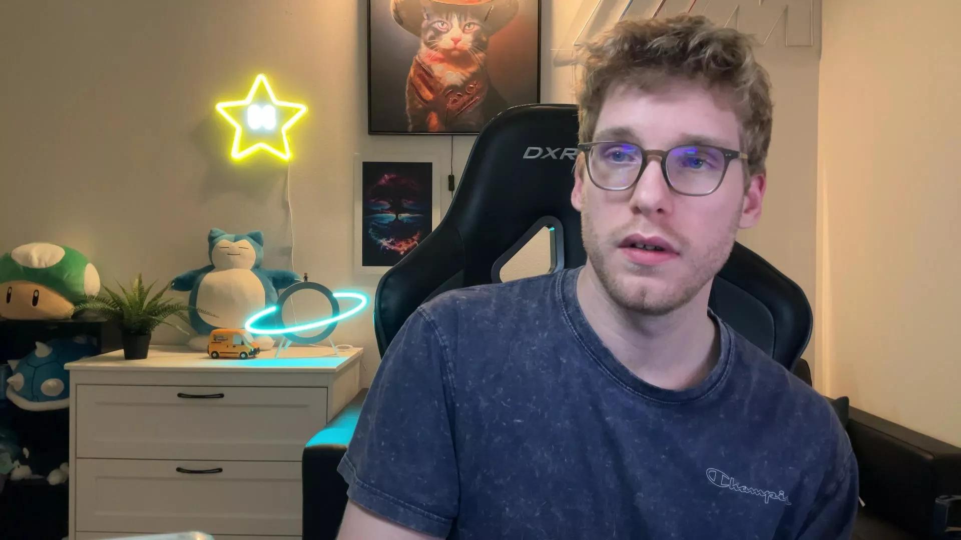 BlueEyedTallGuy on Cam4 