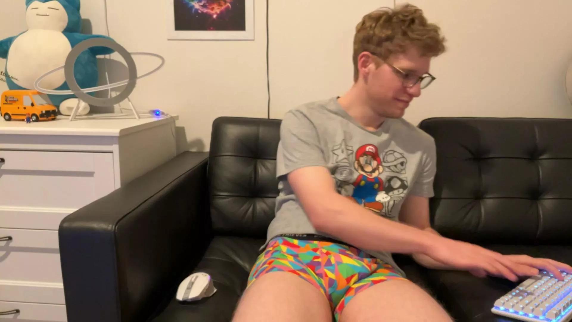 BlueEyedTallGuy on Cam4 