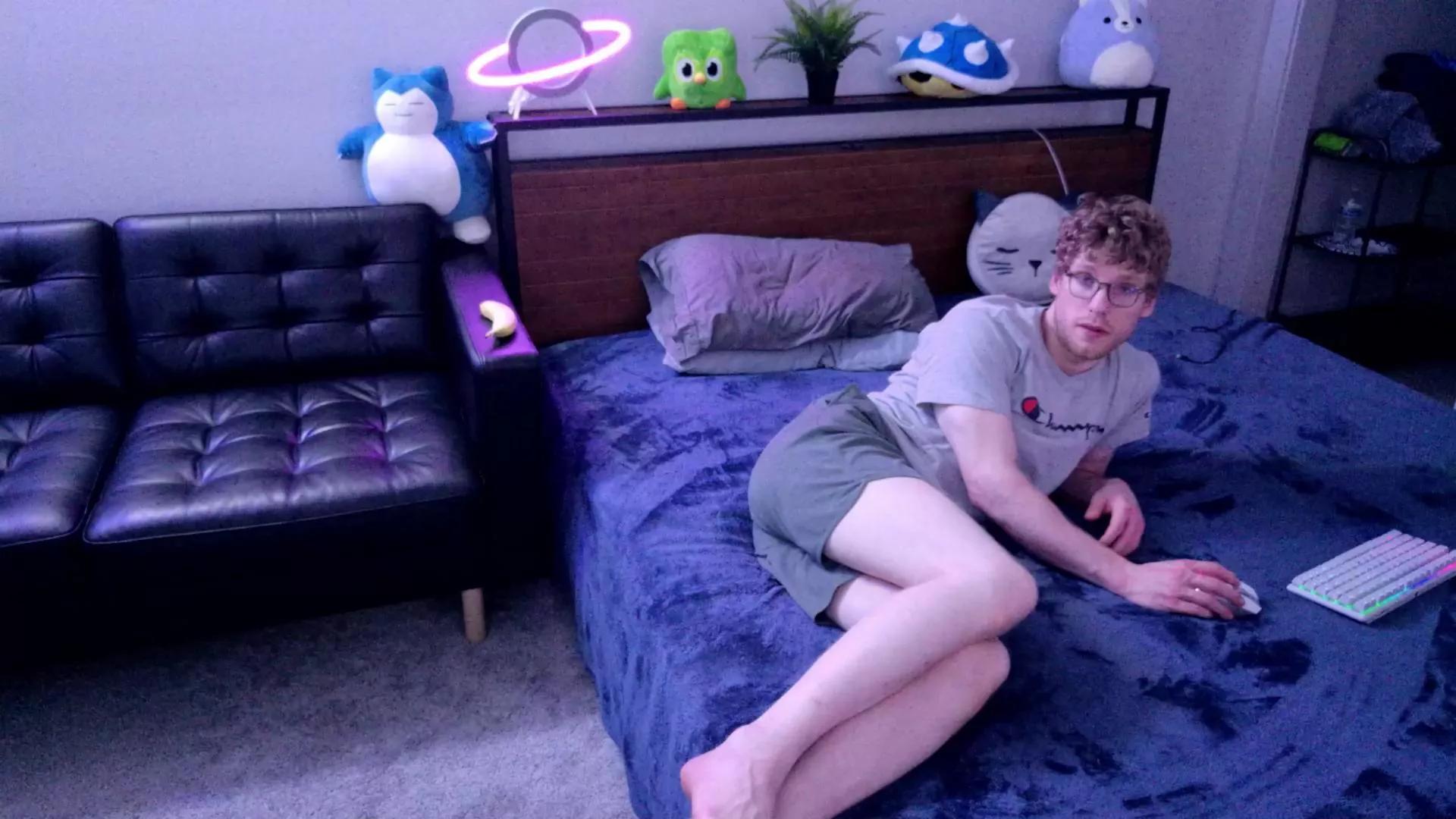 BlueEyedTallGuy on Cam4 