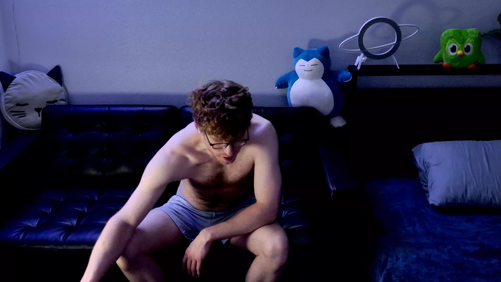 BlueEyedTallGuy on Cam4 