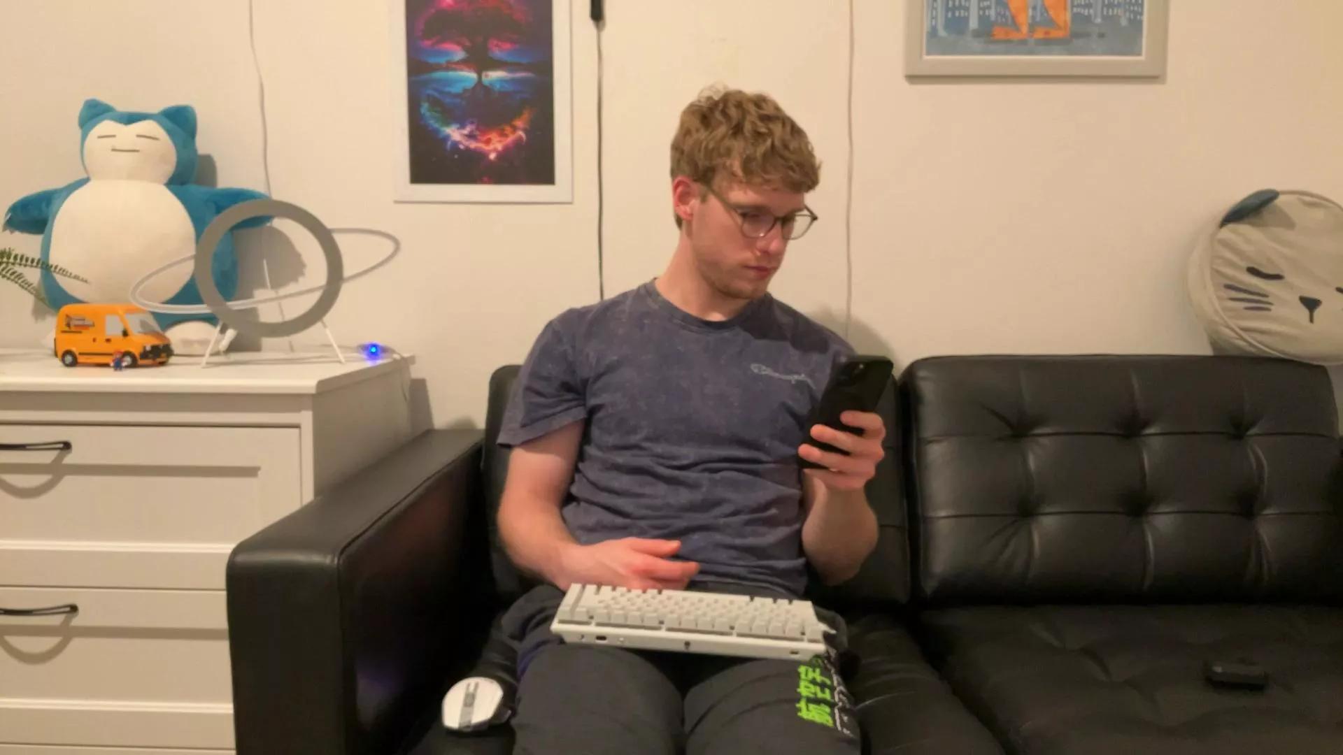 BlueEyedTallGuy on Cam4 