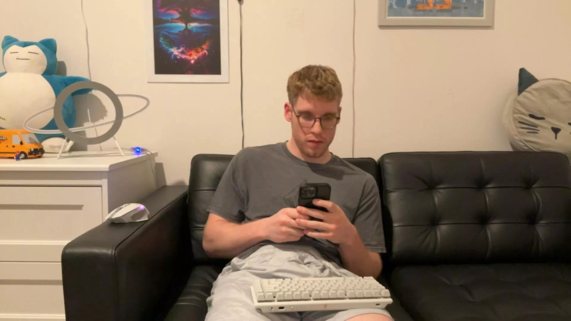BlueEyedTallGuy on Cam4 