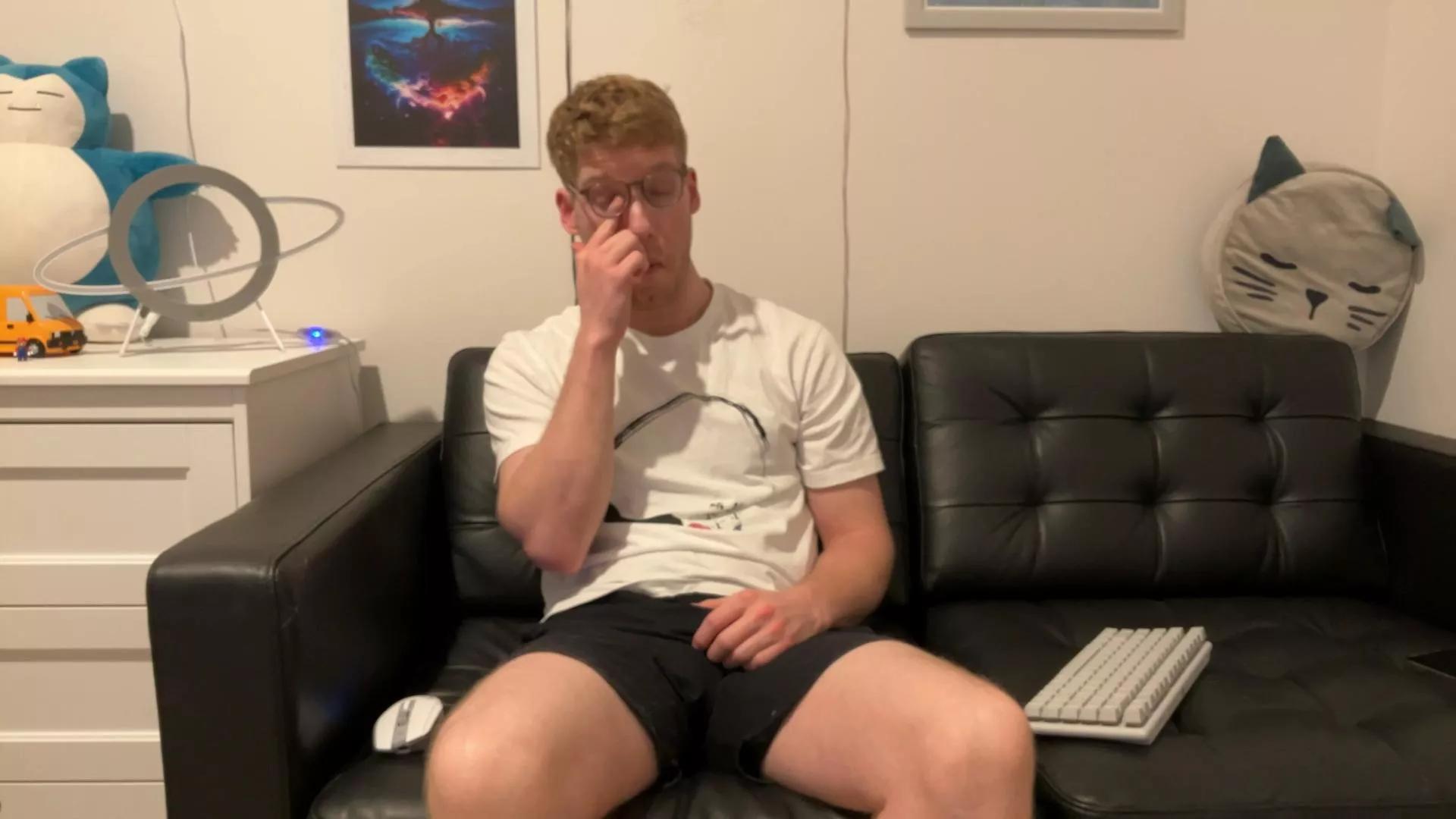 BlueEyedTallGuy on Cam4 