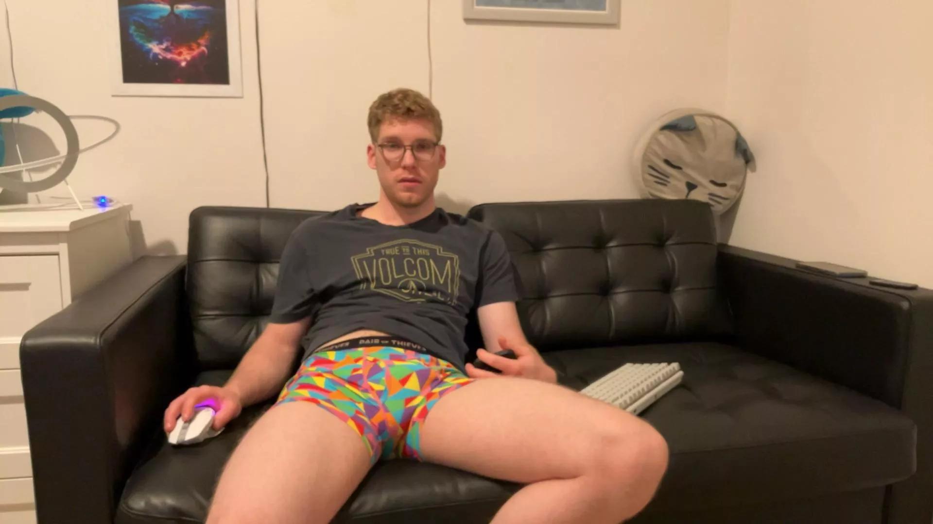 BlueEyedTallGuy on Cam4 