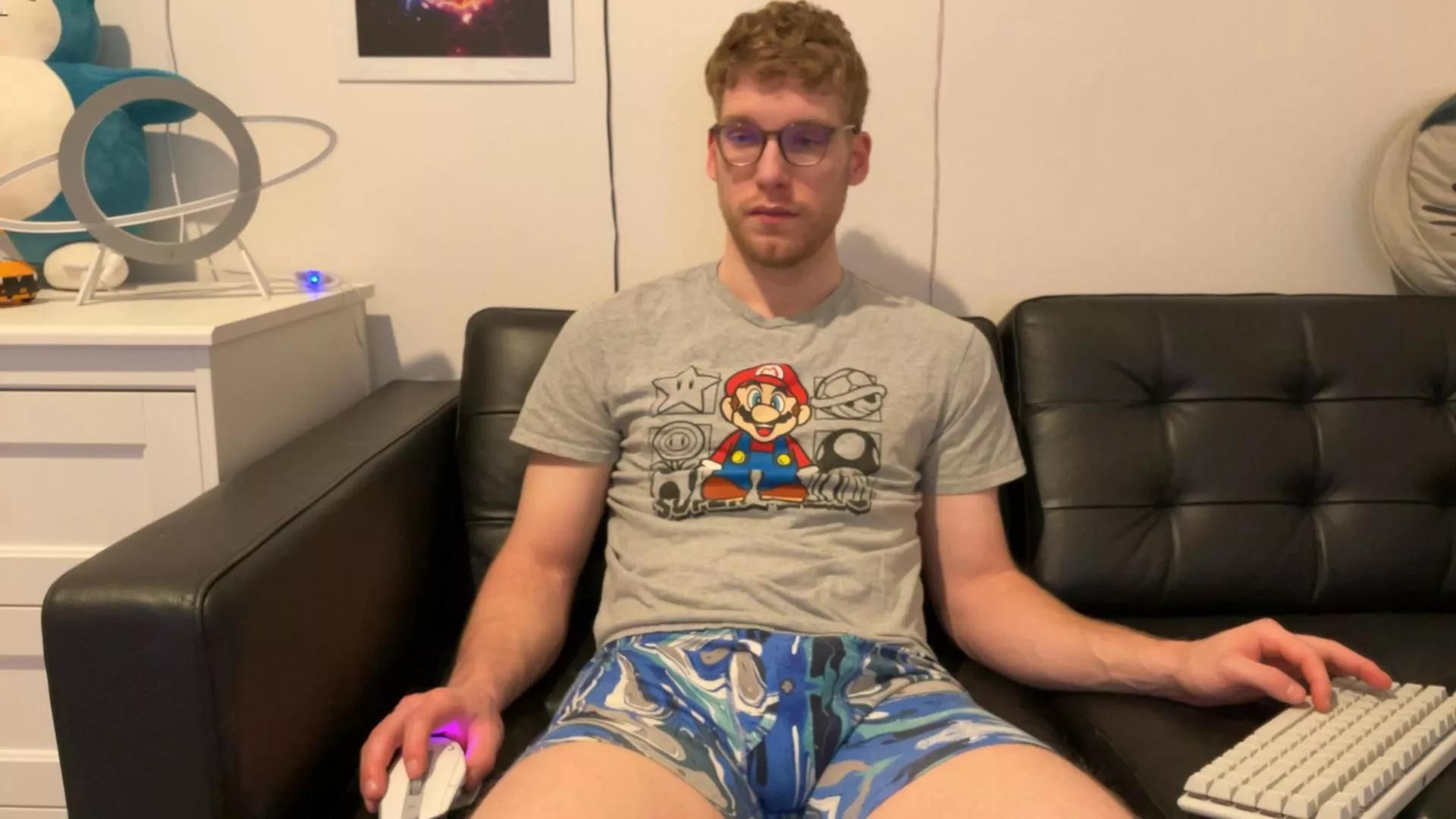BlueEyedTallGuy on Cam4 