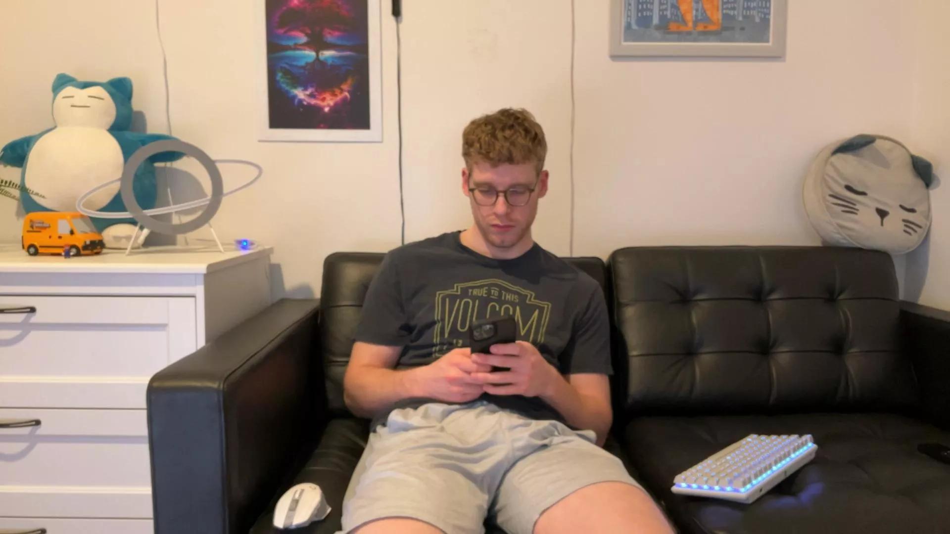 BlueEyedTallGuy on Cam4 