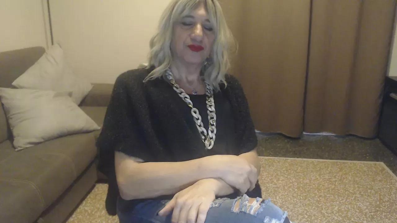 cinziatrav on Cam4 