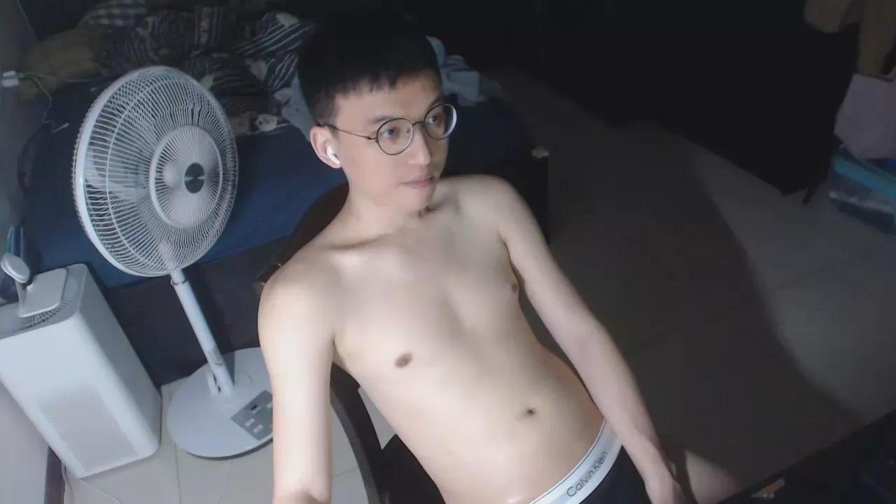 cr_huang on Cam4 