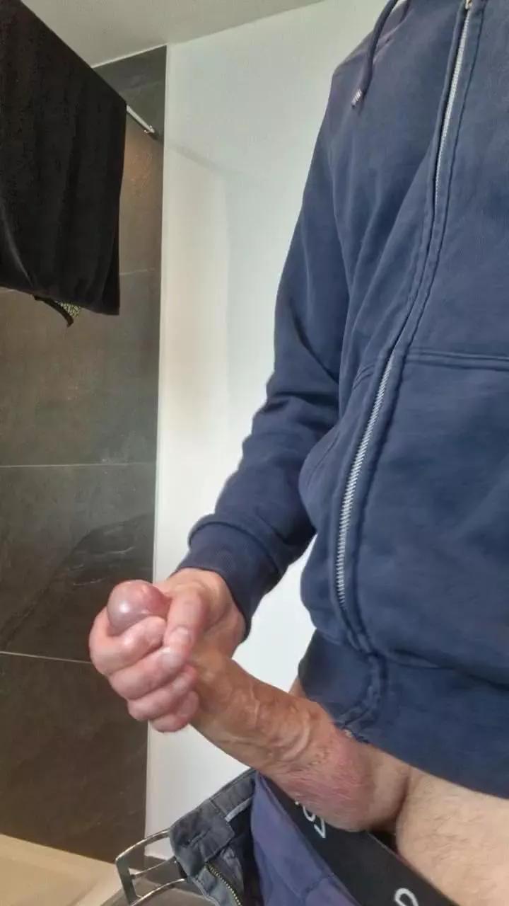 Cumhardboy03 on Cam4 