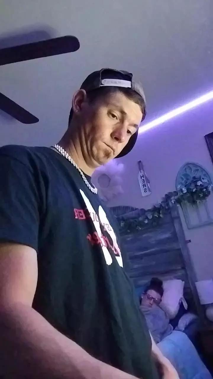 dickthump69 on Cam4 