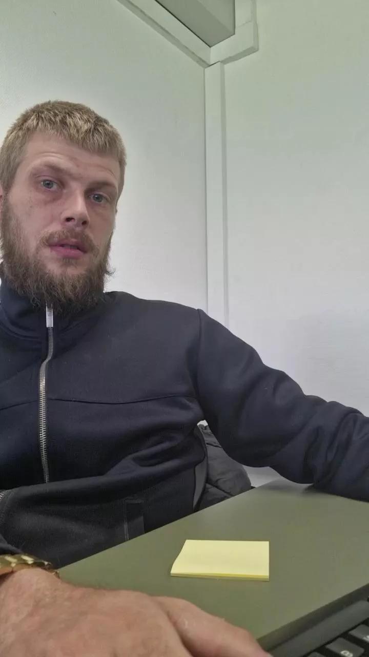 Dirtydick95 on Cam4 
