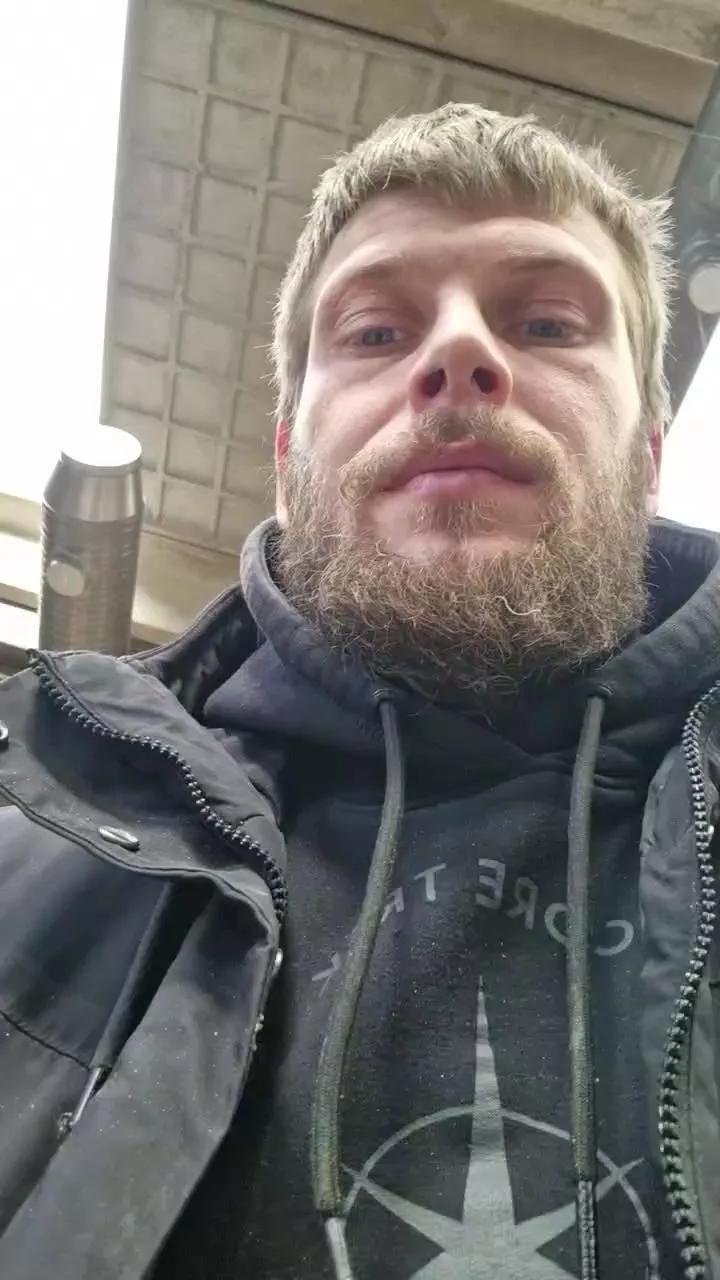 Dirtydick95 on Cam4 