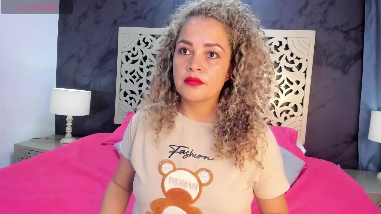 DulceCuellar on Cam4 