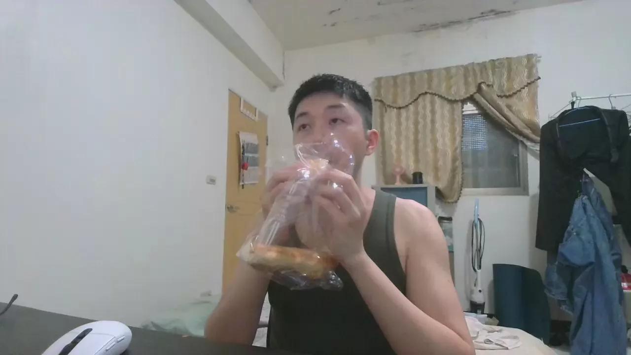 egg019763 on Cam4 