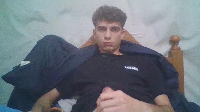 Offline Elneneuru on Cam4