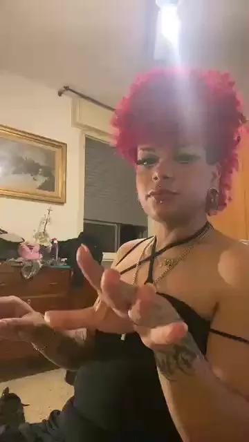 Fey_Ling_Chan on Cam4 