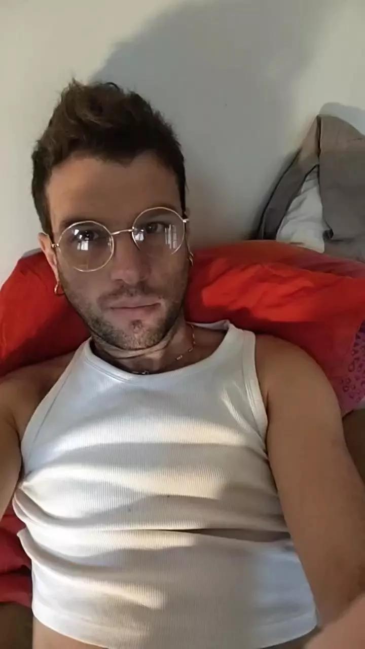 frenchyhothairy on Cam4 