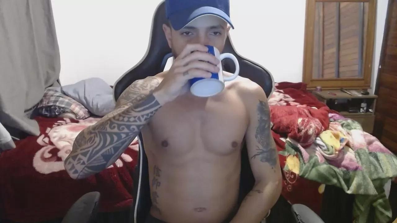 ghusantos30 on Cam4 