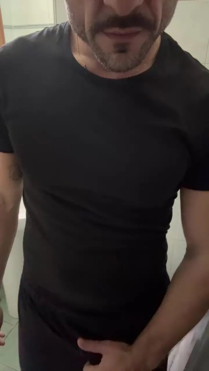 Offline giovan2020 on Cam4