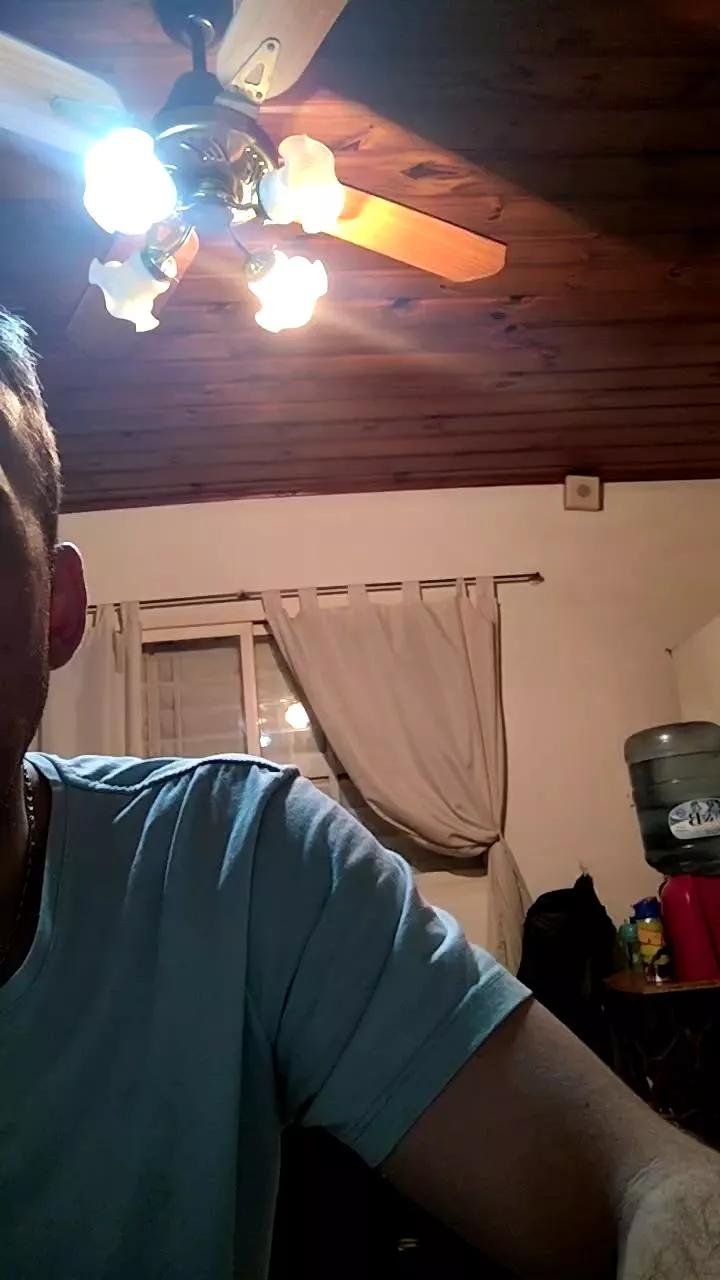 Gonzalito75 on Cam4 