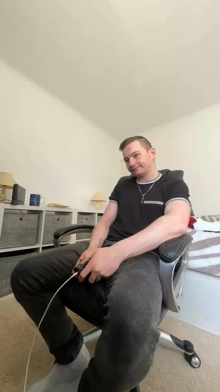 GTRUK on Cam4 