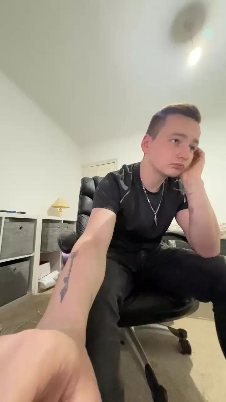 GTRUK on Cam4 