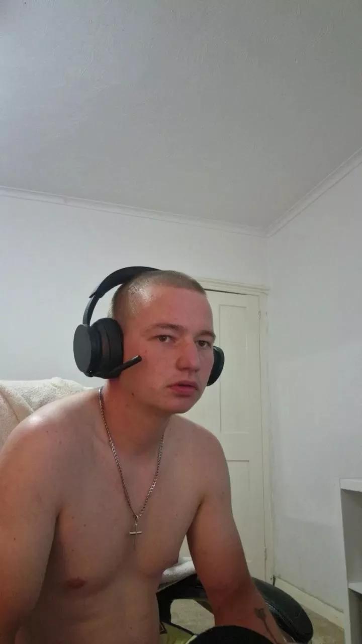 GTRUK on Cam4 