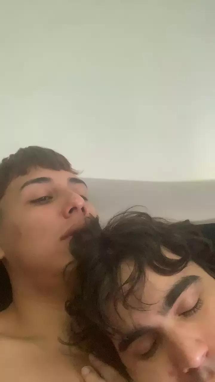 gualas on Cam4 