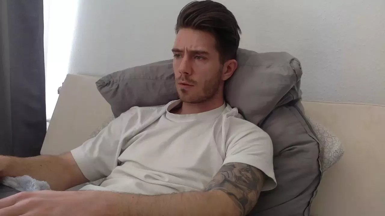 Offline GuyFromNextDoor on Cam4