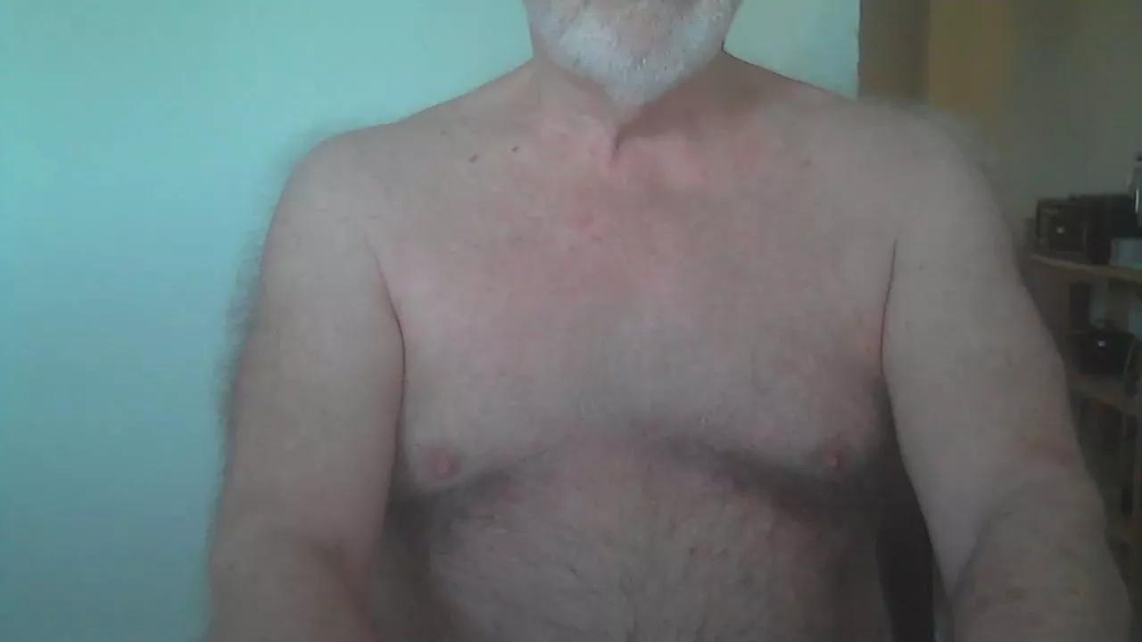 hairybull on Cam4 