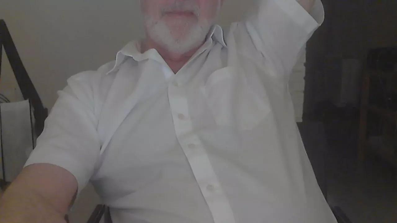hairybull on Cam4 