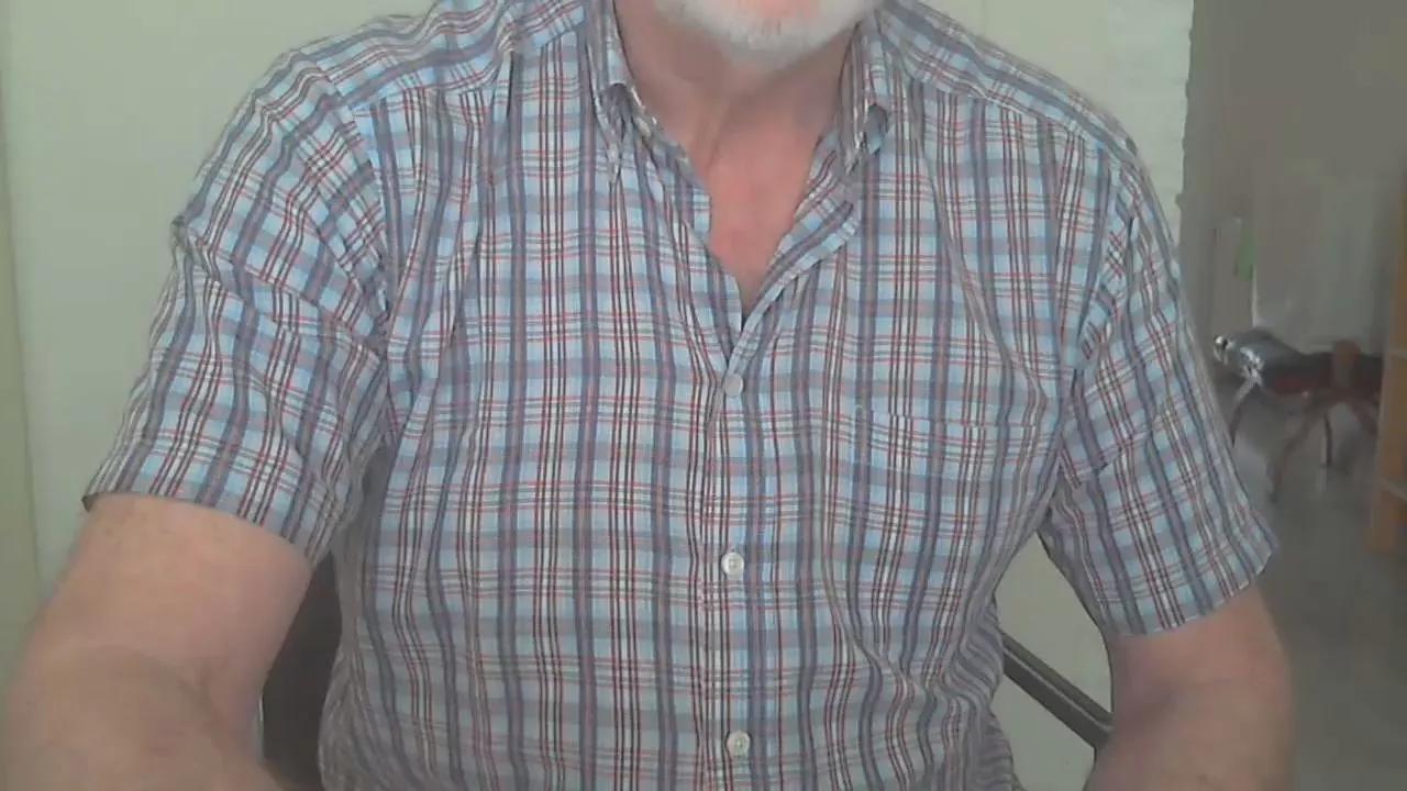 hairybull on Cam4 