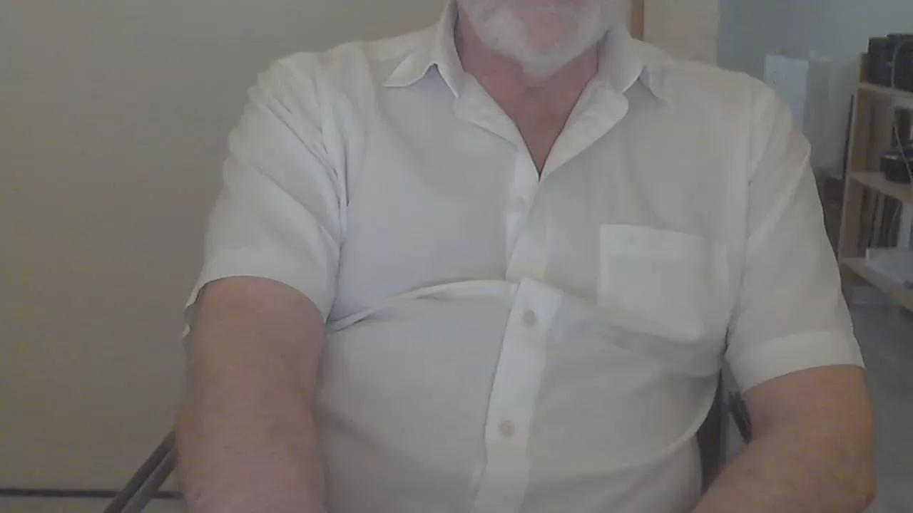 hairybull on Cam4 