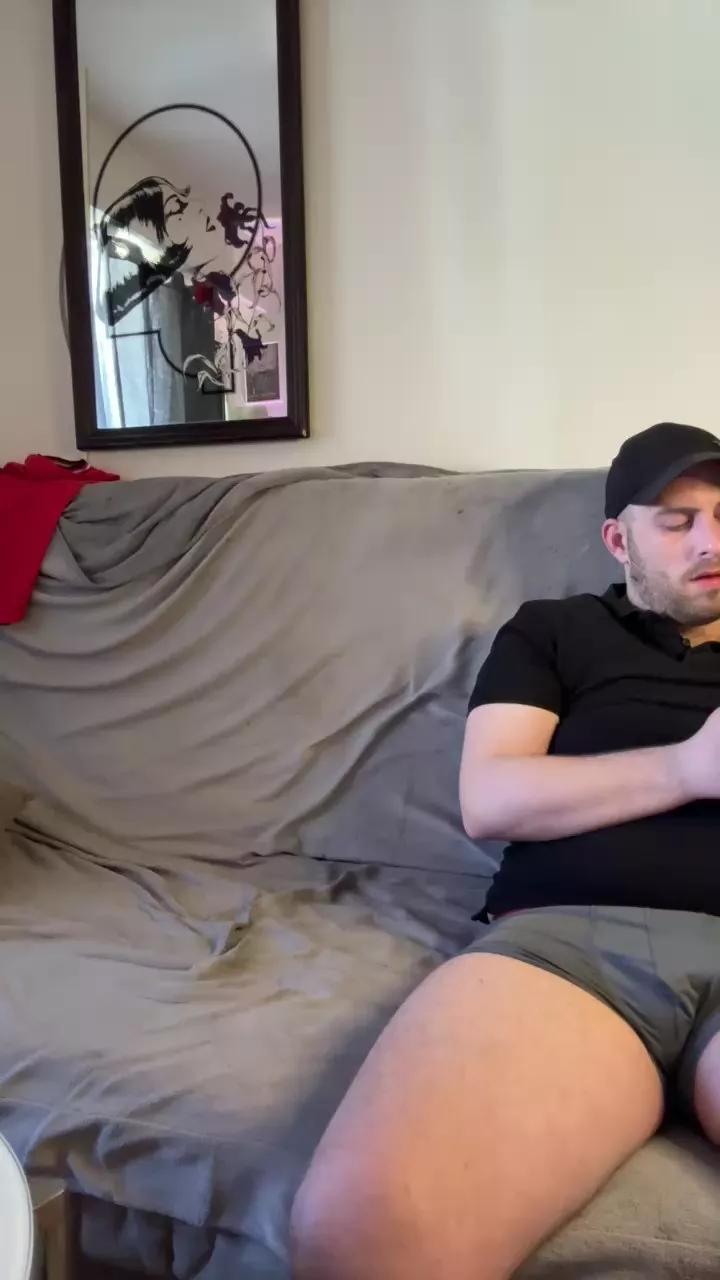 HairyGuy06 on Cam4 