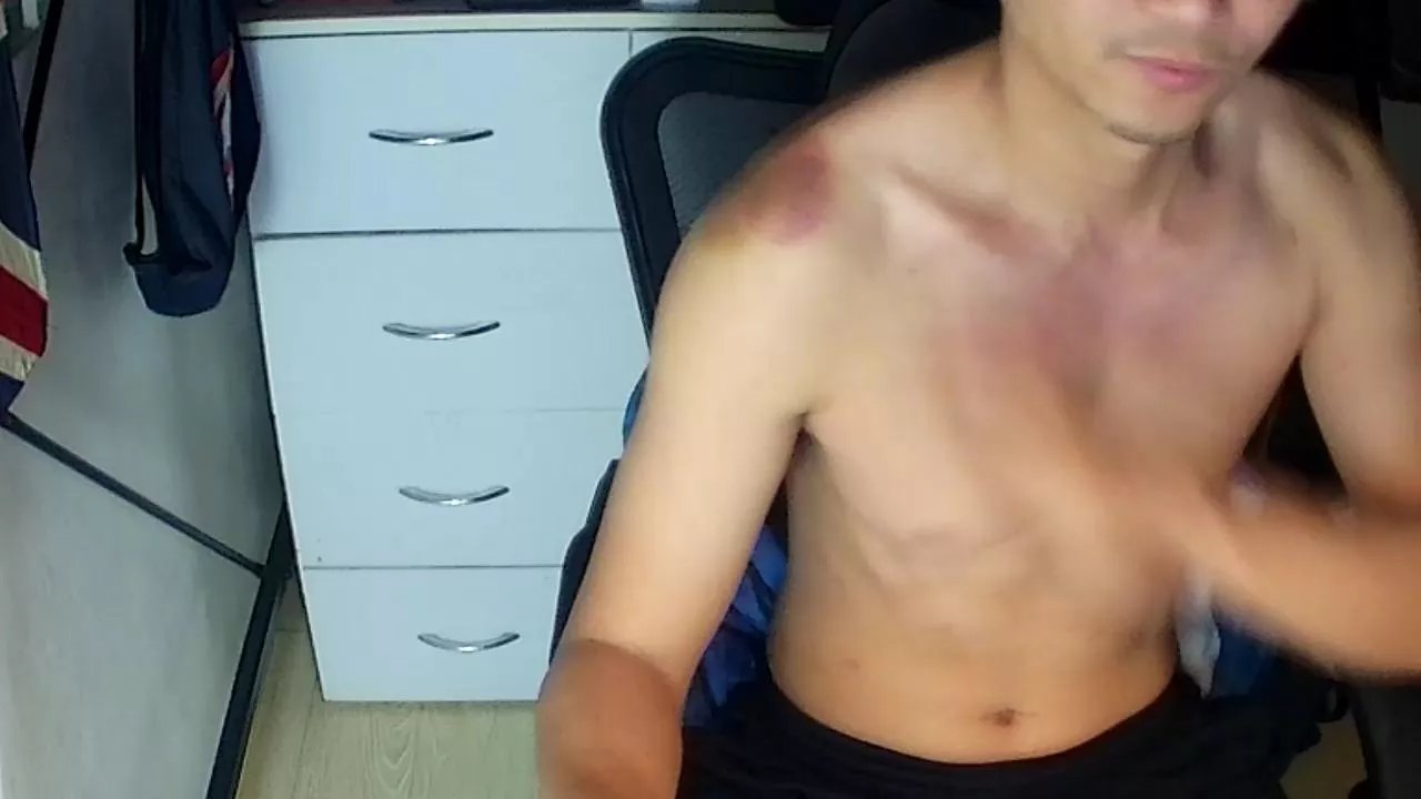 Offline hawky404 on Cam4