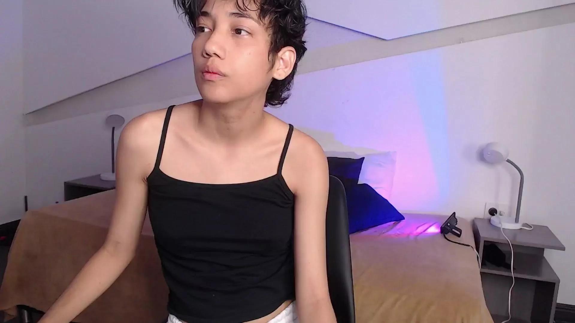 Hotlittlekitty1 on Cam4 