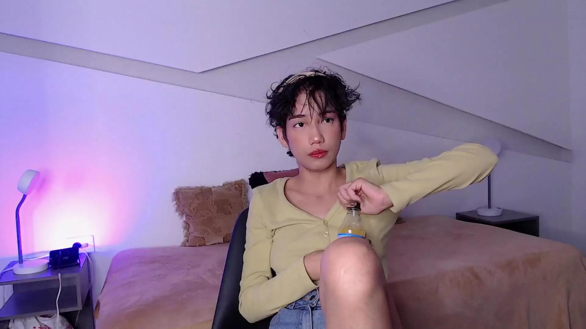 Hotlittlekitty1 on Cam4 