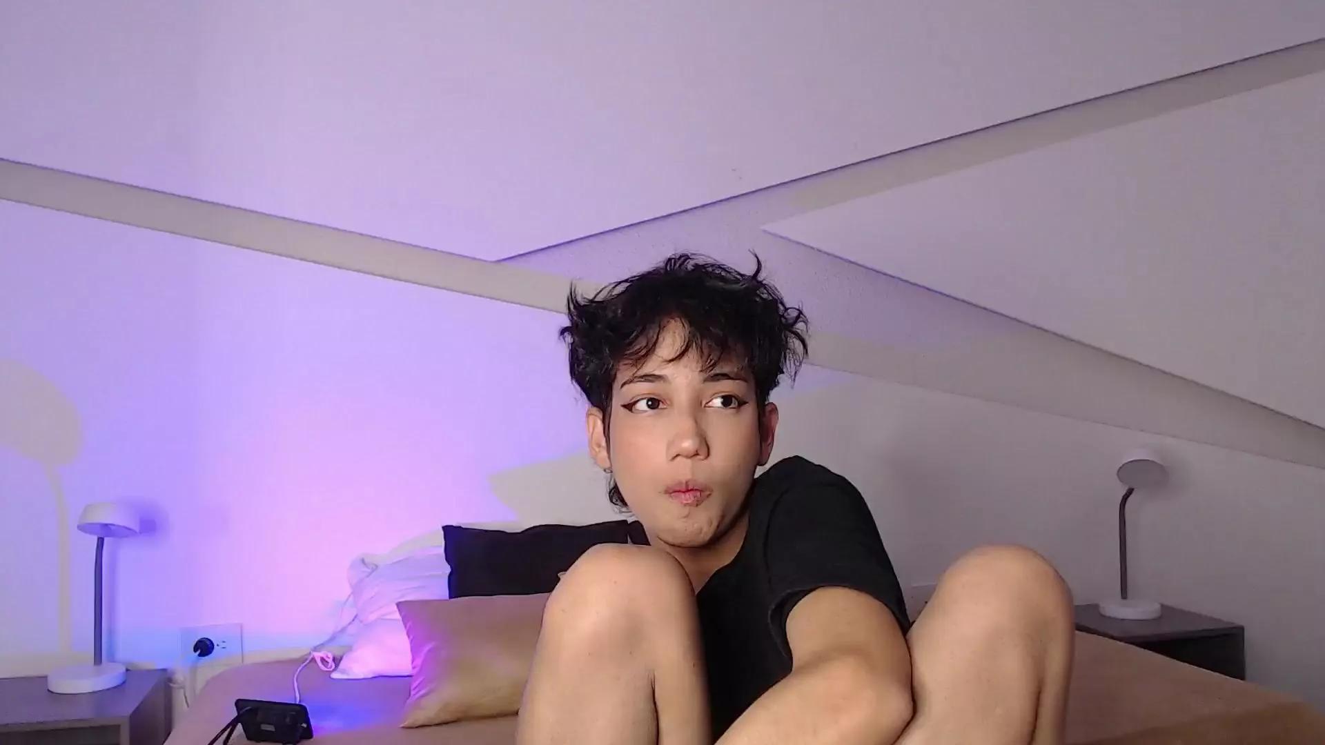 Hotlittlekitty1 on Cam4 