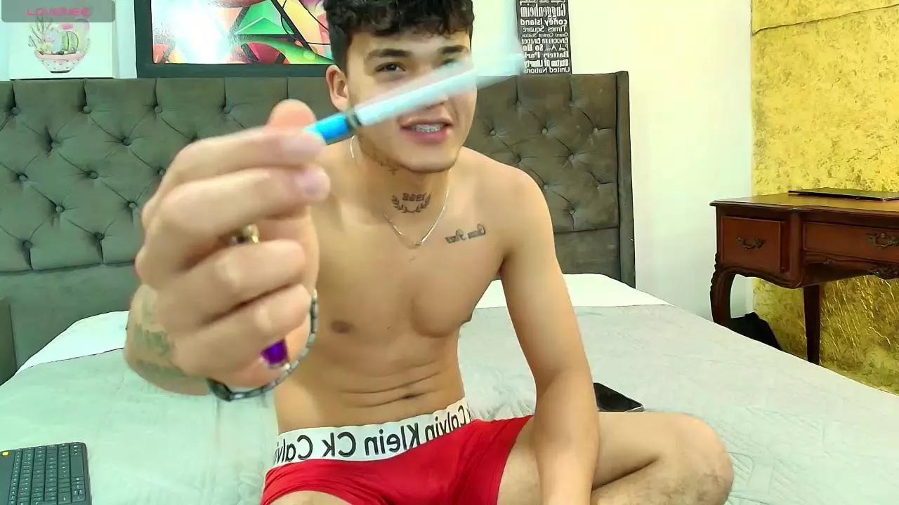 IronTouchh on Cam4 